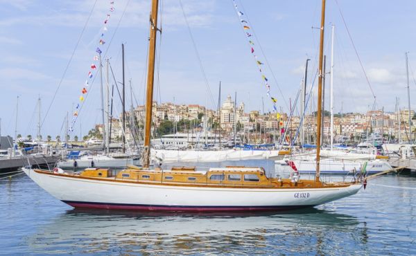 La barca storica Beatrice, donata da Diana Bracco al Comune di Imperia, diventa ambasciatrice della capitale italiana delle vele d’epoca