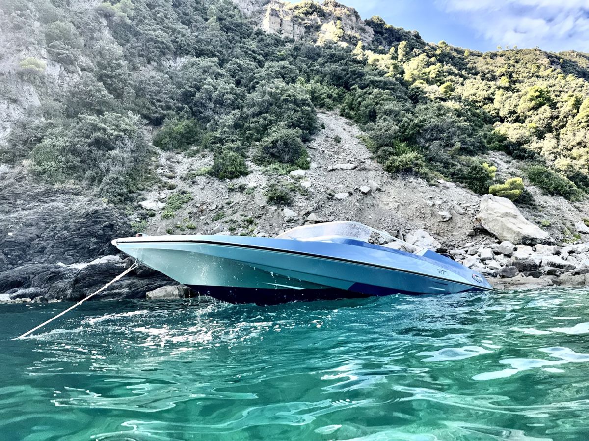 Glastron GT 150, la barca di 007 usata nel film "Vivi e lascia morire"