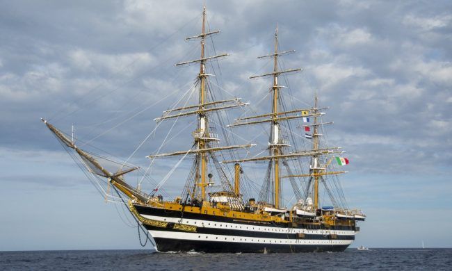L'Amerigo Vespucci salpa per il giro del mondo