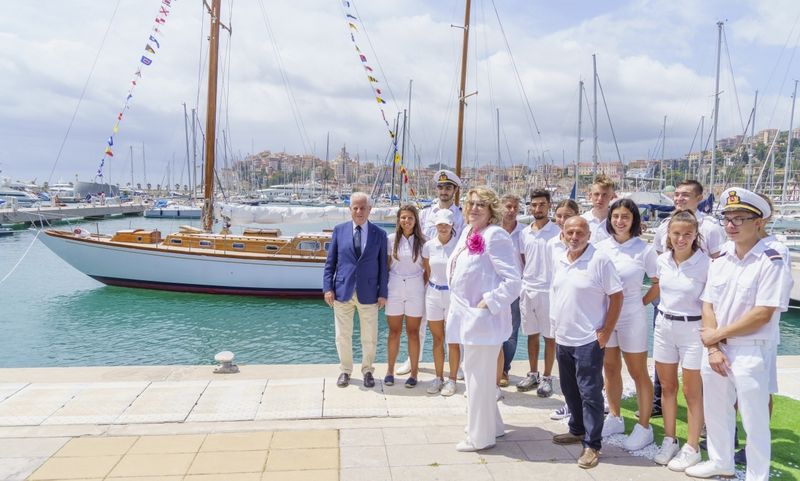 La barca storica Beatrice, donata da Diana Bracco al Comune di Imperia, diventa ambasciatrice della capitale italiana delle vele d’epoca