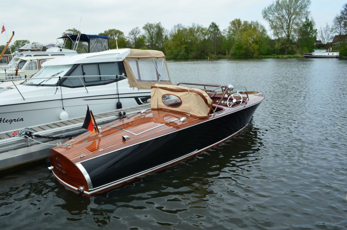 Chris Craft BARREL BACK RECREATION