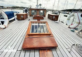 Foto 29 di 90: SAUNDERS-ROE 45 FT MEDINA/SARO CLASS TWIN SCREW MOTOR YACHT 1937/ 2011