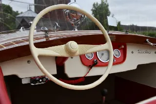 Foto 2 di 3: Healey Marine Sports Boat 55 with trailer totally restored ​